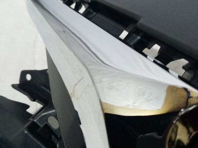 Решетка радиатора в сборе с хром-молдингом Уценка 30% (заводской брак пятна на хроме, трещина крепления) MZLDCM61035 D 30 для MAZDA 6 GJ 2015-2018