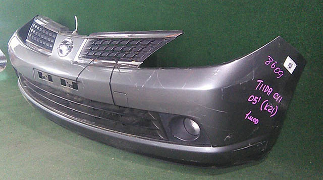 Бампер передний серый в сборе ПТФ, решетки (решетка левая дефект) F2022ED01B 7BU (Б/У) для NISSAN TIIDA C11 2004-2007