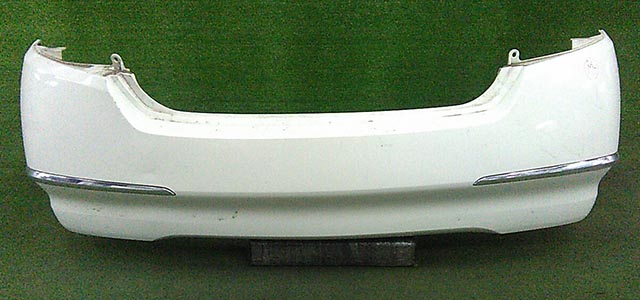 Бампер задний белый в сборе с молдингами хромированными (потерт) 85022JN22B 2BU (Б/У) для NISSAN TEANA J32 2008-2013