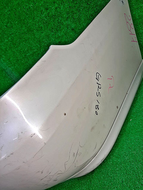 Бампер задний белый со спойлерами (потерт, тычок) 5215930360A0 1BU для TOYOTA CROWN S180 2003-2008