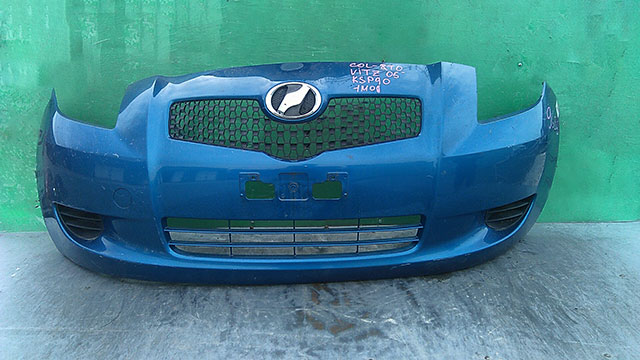 Бампер передний синий в сборе с решеткой радиатора, заглушки ПТФ (потерт) 5211952410J2 BU