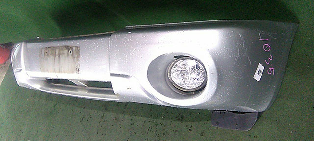Бампер передний серебро в сборе с ПТФ (потерт) 57703SA000TG 1BU для SUBARU FORESTER SG / S11 2002-2005