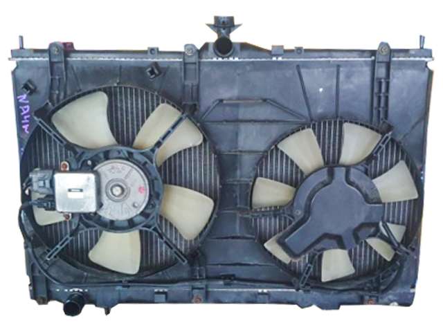 Радиатор охлаждения двигателя в сборе с диффузором (лом) MR993566 3BU (Б/У) для MITSUBISHI GRANDIS