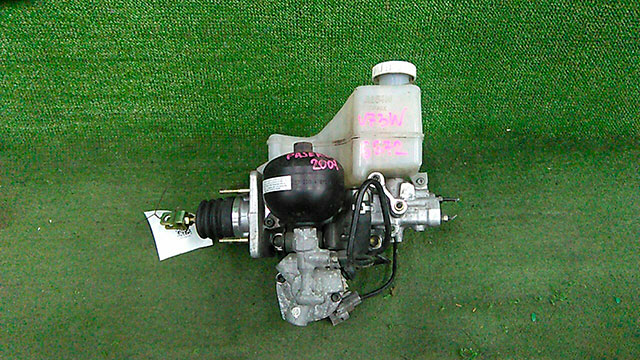 Цилиндр тормозной главный в сборе MR407202 BU (Б/У) для MITSUBISHI PAJERO / MONTERO III V6 / V7 2000-2002