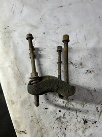 Стремянка рессоры 2WD
