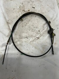 Трос стояночного тормоза правый 2WD