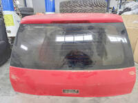 Крышка багажника красная со стеклом спойлером и стоп-сигналом (небольшая ржавчина под стеклом)