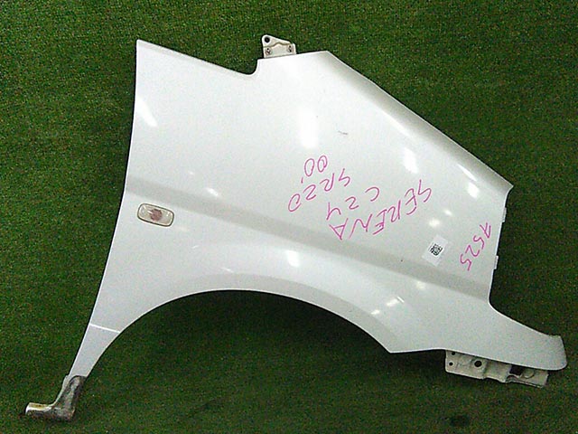 Крыло переднее правое белое в сборе с повторителем (потерто) 631004N030 BU (Б/У) для NISSAN SERENA II C24 1999-2005