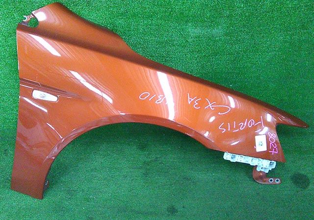 Крыло переднее правое оранжевое в сборе с кронштейном, повторитель 5220C528 1BU (Б/У) для MITSUBISHI LANCER X