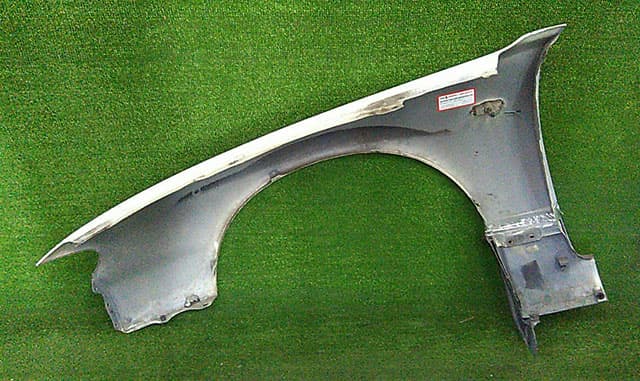 Крыло переднее правое белое в сборе с повторителем, молдинг, брызговик (потерто) T00152111D BU (Б/У) для MAZDA MILLENIA TA 1994-2000