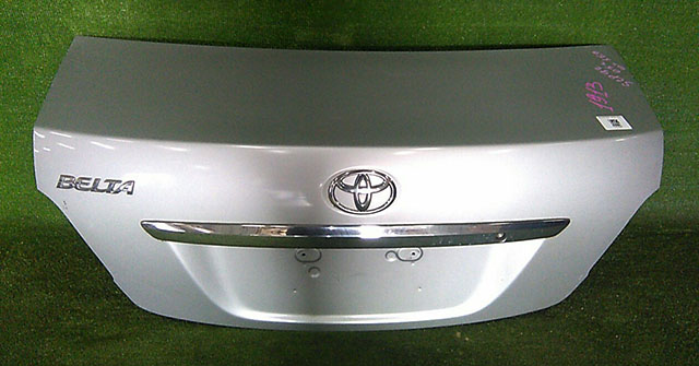 Крышка багажника серебро в сборе с накладкой хром, замок 6440152120 3BU для TOYOTA YARIS / VITZ / BELTA P90 2006-2011