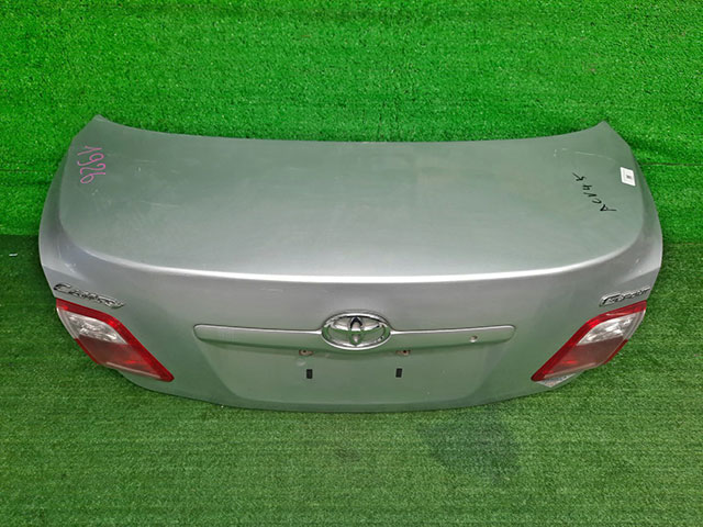 Крышка багажника серебро в сборе с фонарями, замок, обшивка (потерта) 6440133450 BU (Б/У) для TOYOTA CAMRY XV40 2006-2011