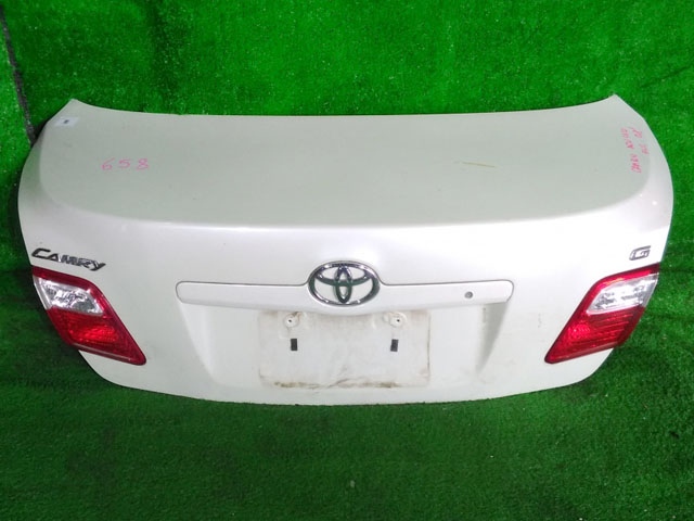 Крышка багажника белая в сборе с обшивкой, с фонарями 6440133450 BU для TOYOTA CAMRY XV40 2006-2011