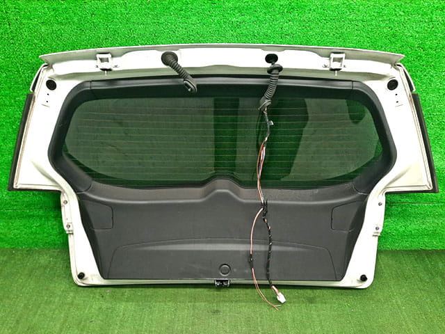 Крышка багажника белая в сборе со стеклом, спойлер 5801A302 3BU (Б/У) для MITSUBISHI OUTLANDER XL