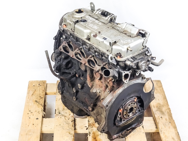 Двигатель (мотор) 1.6 4G92 без навесного в сборе (требуется замена сальников и прокладок) MD977171 BU (Б/У) для MITSUBISHI CARISMA