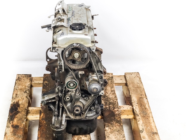 Двигатель (мотор) 1.6 4G92 без навесного в сборе (требуется замена сальников и прокладок) MD977171 BU (Б/У) для MITSUBISHI CARISMA