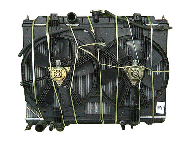 Радиатор охлаждения двигателя в сборе с диффузором, моторчики АКПП 214609H300 BU (Б/У) для NISSAN X-TRAIL T30 2000-2007