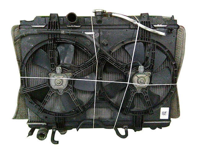 Радиатор охлаждения двигателя в сборе с диффузором, моторчики АКПП 214608H303 BU (Б/У) для NISSAN X-TRAIL T30 2000-2007