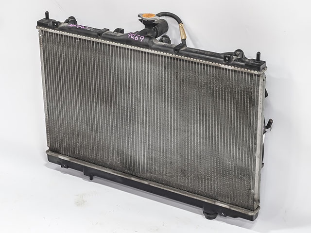 Радиатор охлаждения двигателя в сборе с диффузором MR993566 1BU для MITSUBISHI GRANDIS