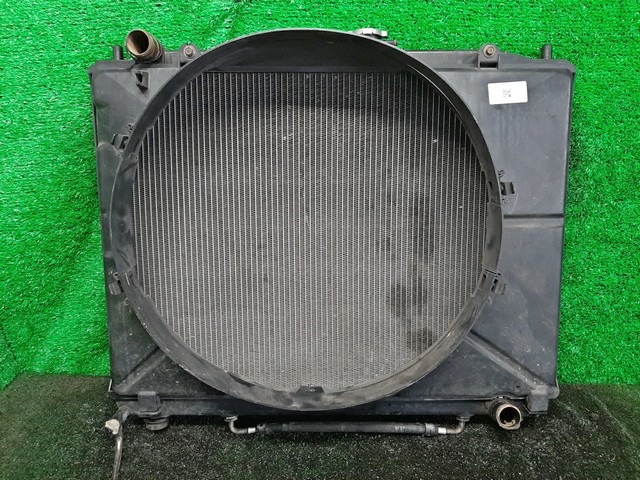 Радиатор охлаждения двигателя в сборе с диффузором MR968056 BU (Б/У) для MITSUBISHI PAJERO / MONTERO III