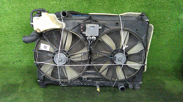 Радиатор охлаждения двигателя в сборе с радиатором кондиционера, диффузор, моторчики, блок 2WD АКПП 1640031361 BU (Б/У) для TOYOTA CROWN S180 2003-2005
