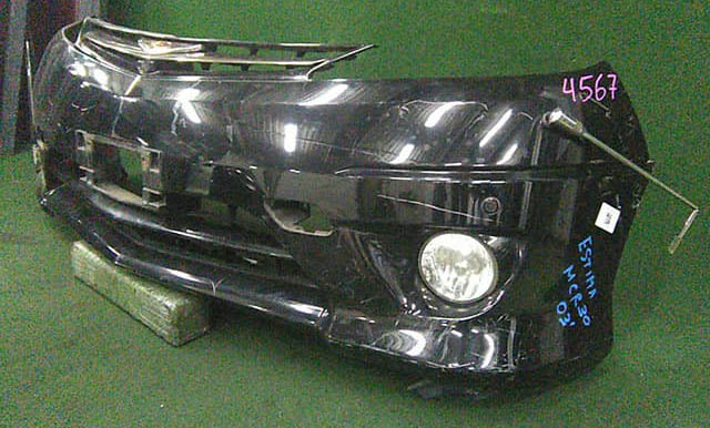 Бампер передний черный в сборе ПТФ, парктроники, решетка, камера, заглушка, отверстие под антенну (потерт, лом крепления низ) 521192J180C0 BU для TOYOTA ESTIMA R30 / R40 2003-2006