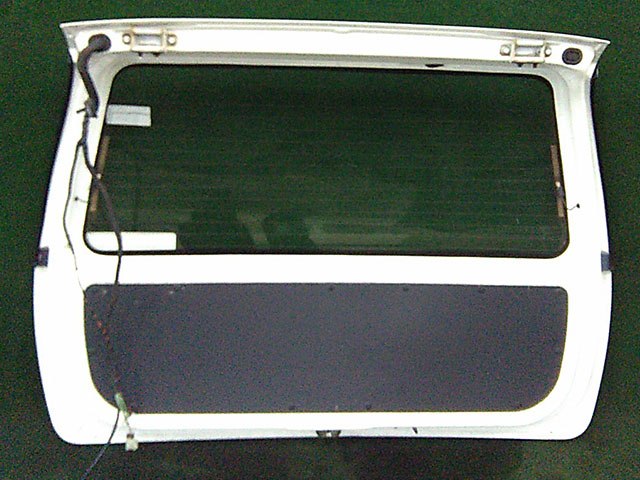 Крышка багажника белая в сборе со стеклом, с замком, с петлями 9010095N25 BU (Б/У) для NISSAN AVENIR I W10 1990-1998