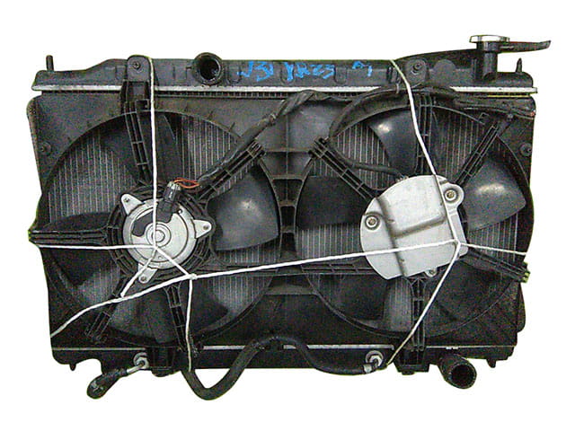 Радиатор охлаждения двигателя в сборе с диффузором, моторчики АКПП 214609Y000 2BU для NISSAN TEANA J31 2003-2008