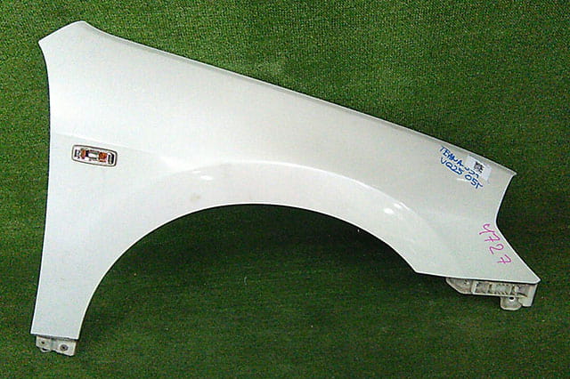 Крыло переднее правое белое в сборе с кронштейном, повторитель (потерто) 631009Y035 8BU (Б/У) для NISSAN TEANA J31 2003-2008