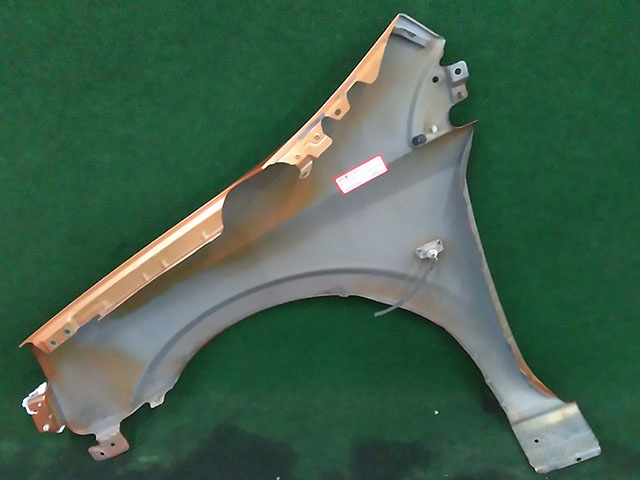 Крыло переднее правое оранжевое с повторителем, с кронштейном (вмятины) 63100EN033 1BU для NISSAN LAFESTA I B30 2004-2012